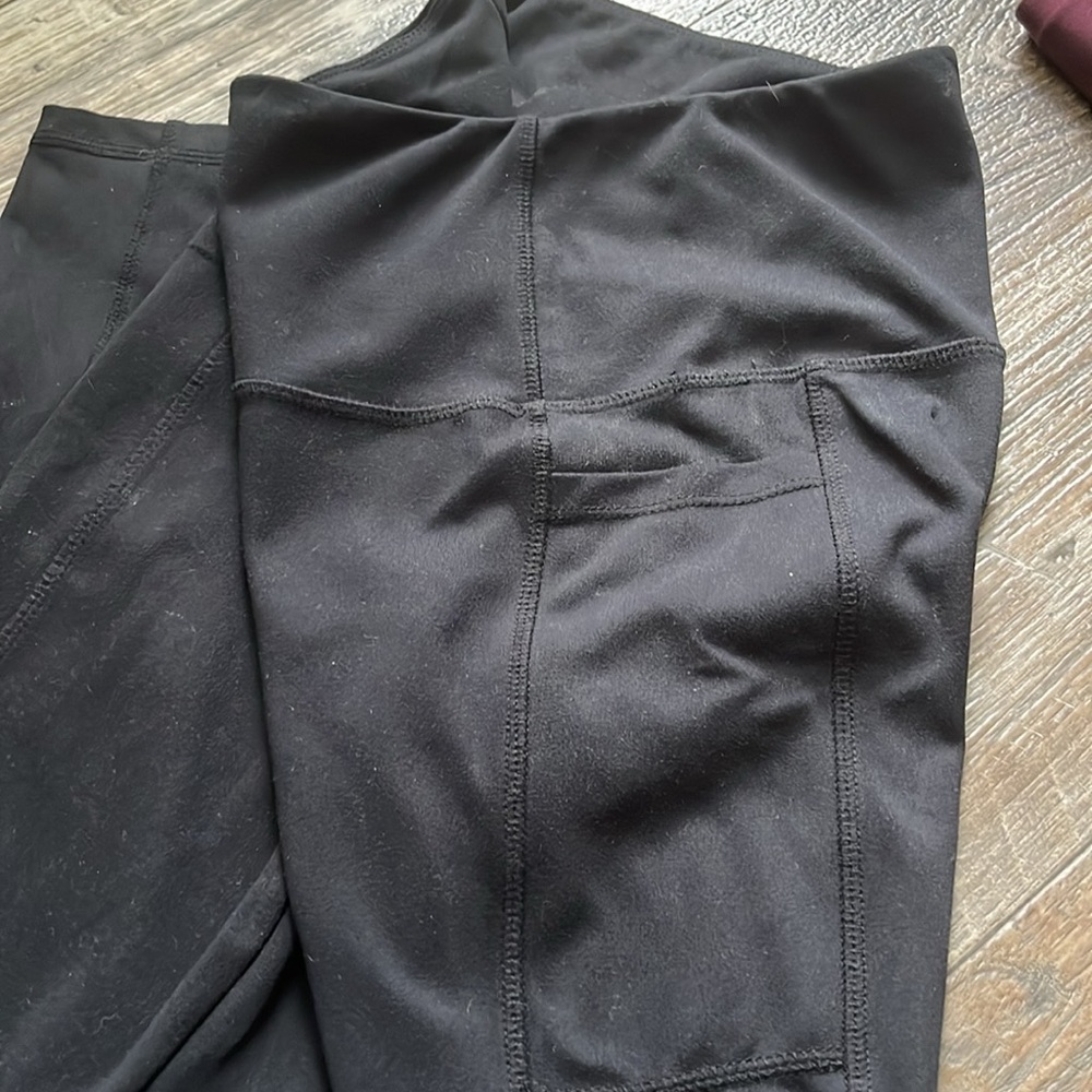 Set of 2 Danskin Leggings 1 Black and 1 Wine color size M - Picture 7 of 8